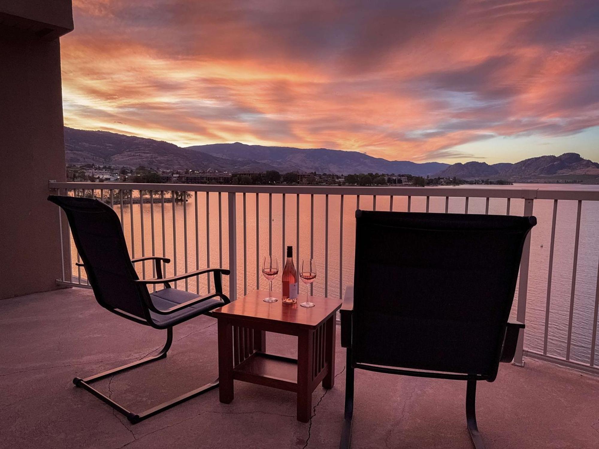 Coast Osoyoos Beach Hotel Exteriör bild