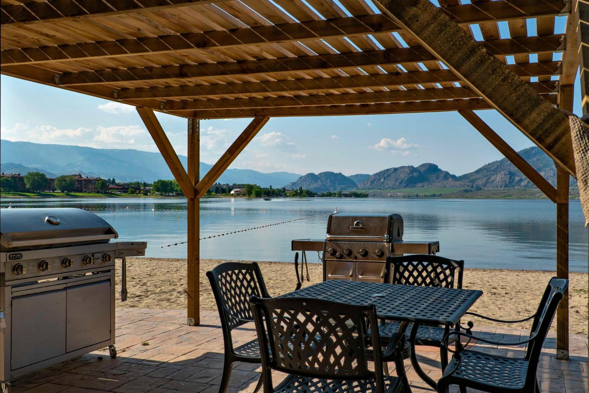 Coast Osoyoos Beach Hotel Exteriör bild